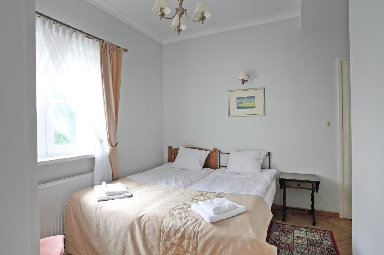 Palac W Debinie Krzeszkowice Exteriér fotografie