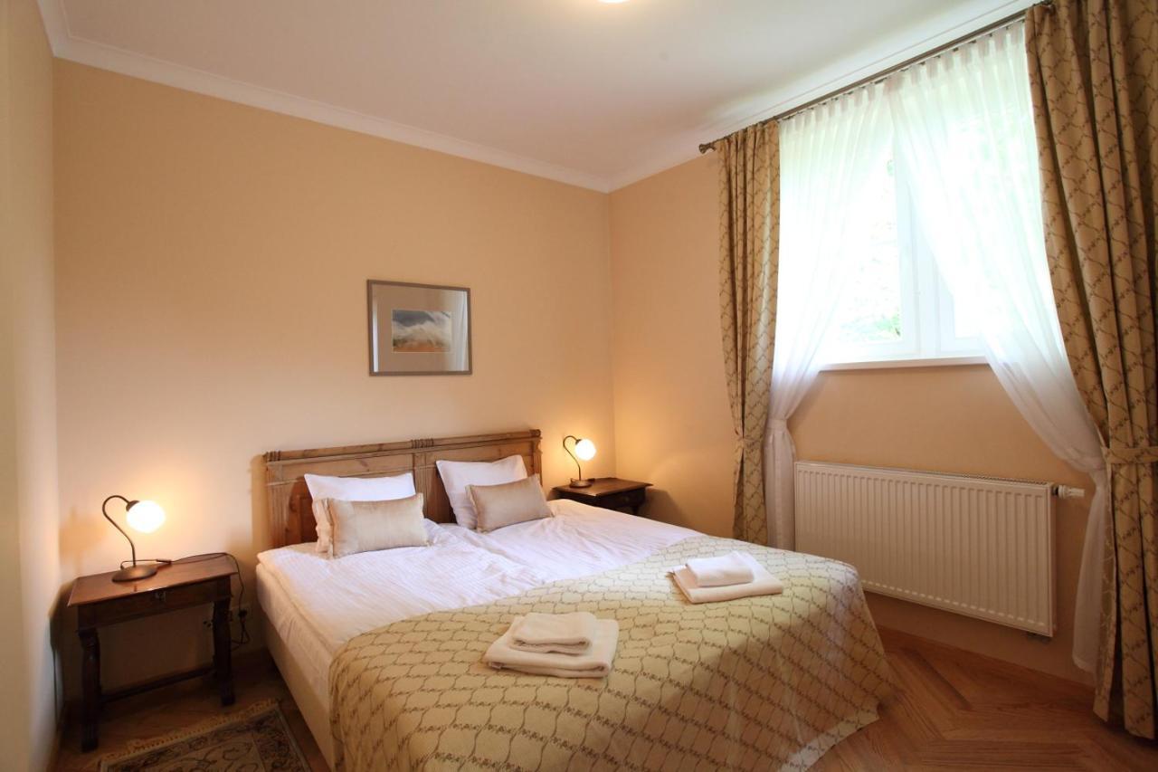 Palac W Debinie Krzeszkowice Exteriér fotografie