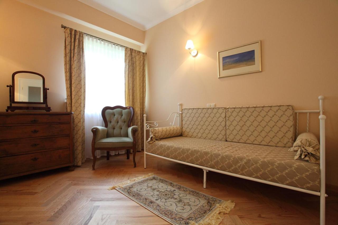 Palac W Debinie Krzeszkowice Exteriér fotografie
