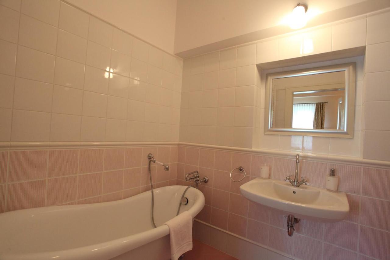 Palac W Debinie Krzeszkowice Exteriér fotografie