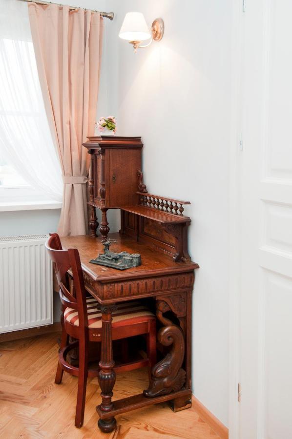 Palac W Debinie Krzeszkowice Exteriér fotografie