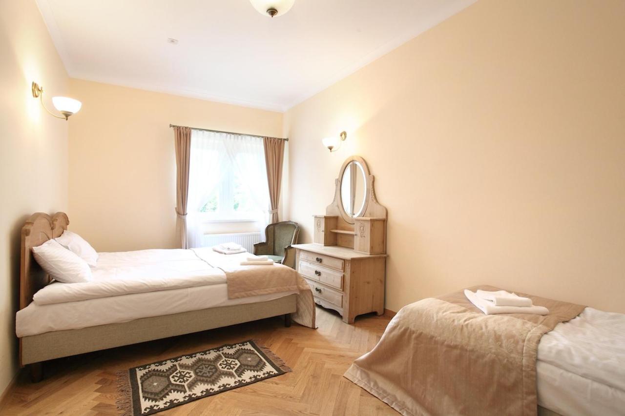 Palac W Debinie Krzeszkowice Exteriér fotografie