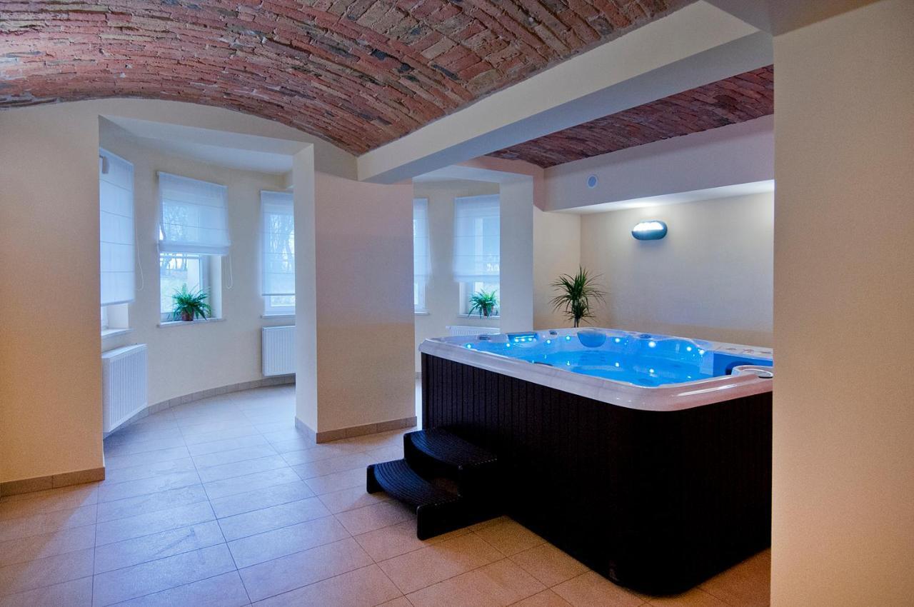Palac W Debinie Krzeszkowice Exteriér fotografie