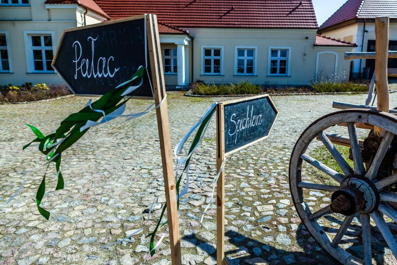 Palac W Debinie Krzeszkowice Exteriér fotografie